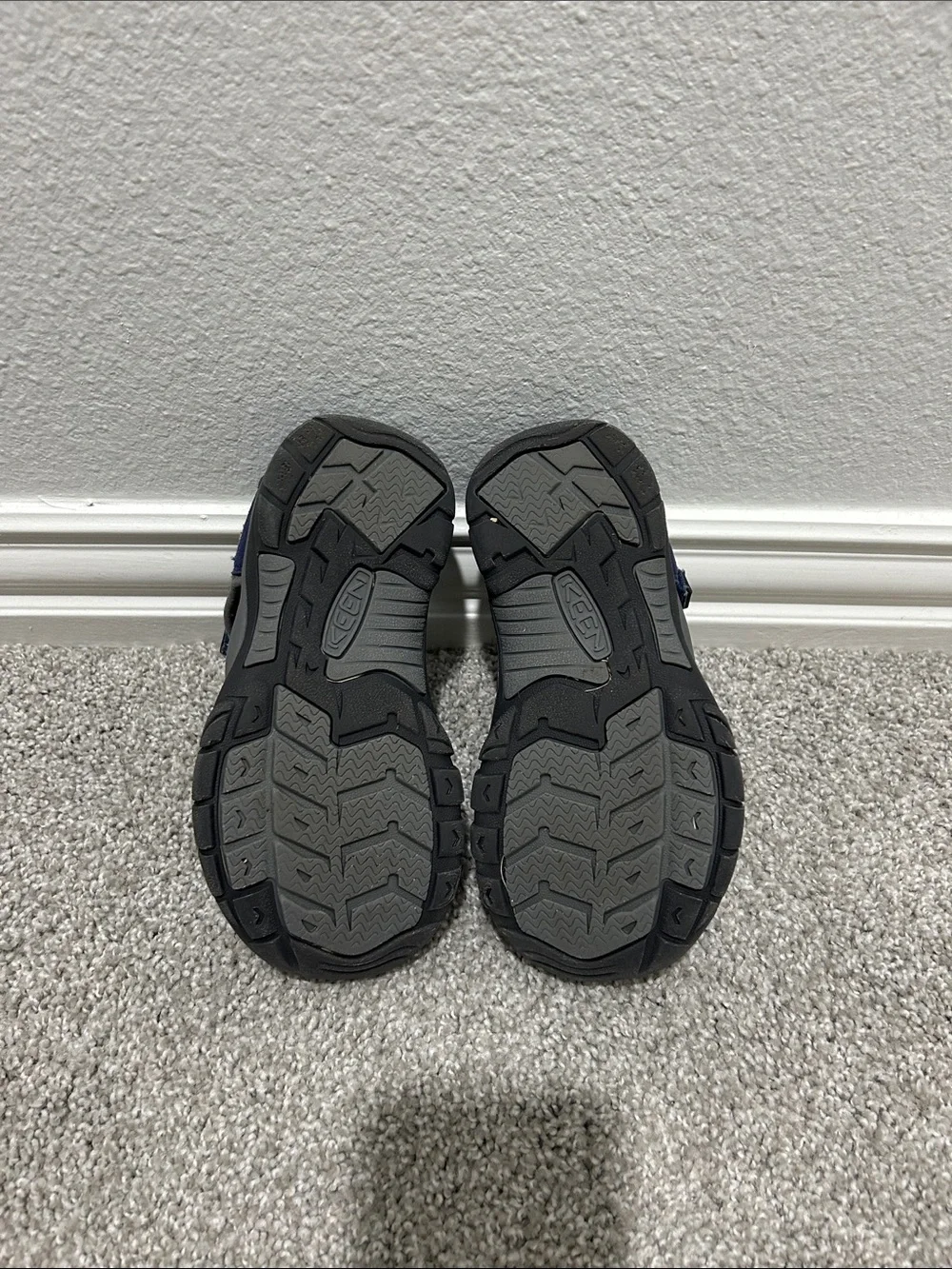Keens Newport closed toe sandals - 13C